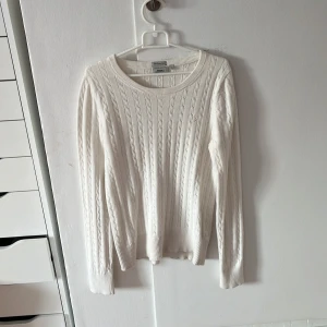 Stickad tröja - Fin tröja från boomerang knappt använd Xs