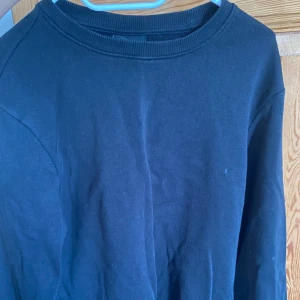 Svart sweat shirt - Skick 9,5/10 Nypris 249kr