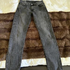 Levis jeans W30 L34 - Säljer dessa pga fått nya byxor. Men dem är fortfarande i väldigt bra skick. Priset är inte hugget i sten