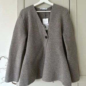 Ull blazer/kavaj från zara💖 - Säljer en sprillans ny kavaj i ull från zara💖Ord pris 859kr 