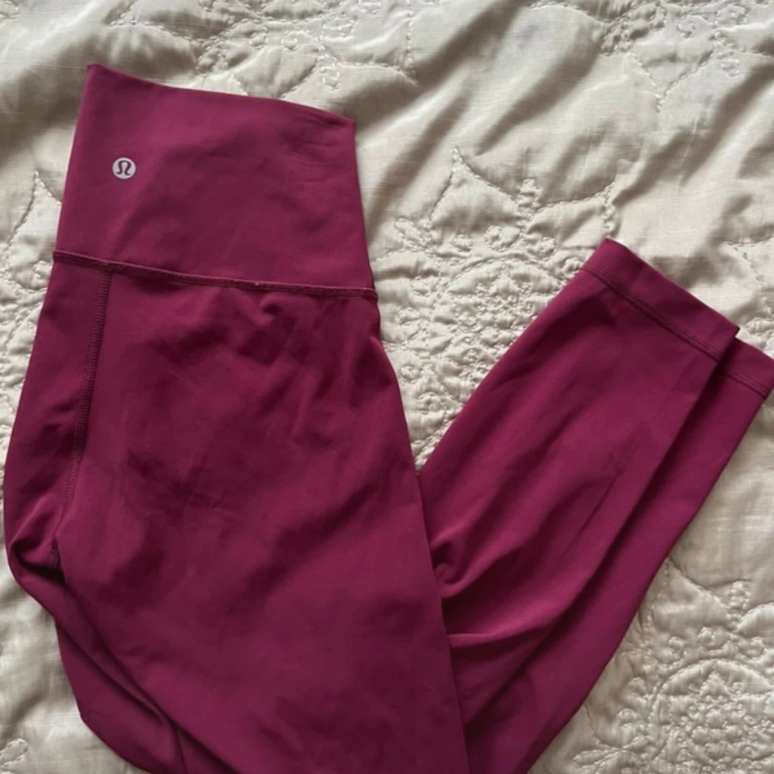 Vinröda leggings från Lululemon - 90