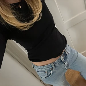 Weekday wave jeans bootcut - Sköna jeans i storlek w28 l28. Har de lite större för att få de mer lösa 🙏