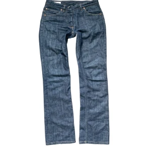 Maison Margiela jeans - Säljer ett par Maison margiela jeans i bra skick, storlek 40, passar bra på mig som vanligtvis har S. Kontakta om fler bilder eller frågor!👍