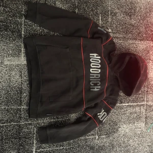 Hoodrich set  - hoodrich set, säljes pga för liten på mig, samt tömmer garderoben 