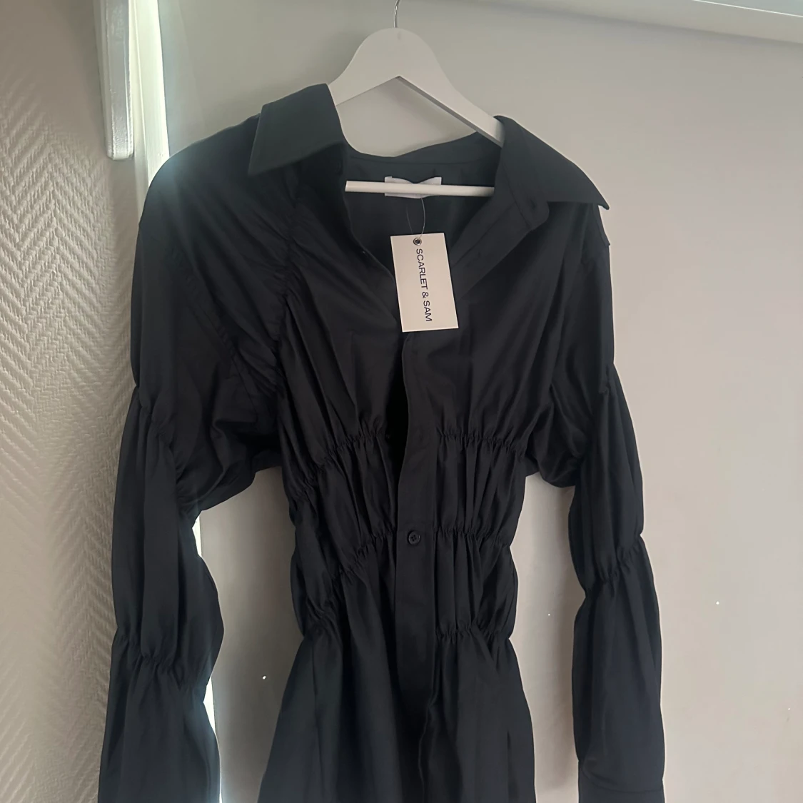 Trendig helt ny Scarlett and Sam topp i marinblå! Passar s-xl  - 91