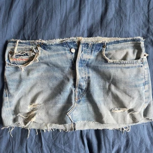 Jeans kjol - Hej! säljer denna coola jeans kjolen från diesel.💞💞