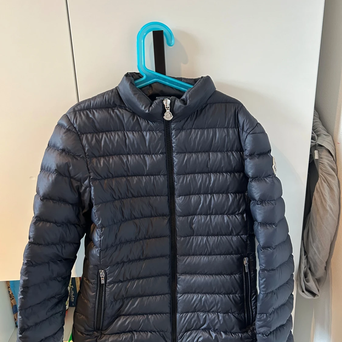 Äkta jättefin mörkblå tunn dunjacka Moncler