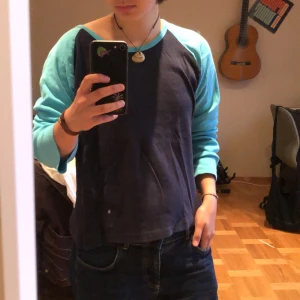 Vintage Tröja - Vintage tröja från Beyond Retro, knappt använd och i utmärkt skick.