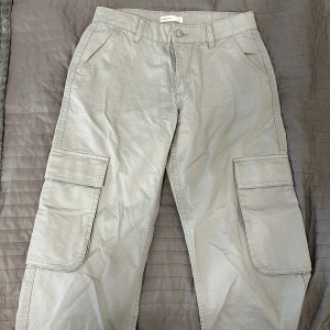 Cargo byxor  - Cargo byxor från ginatricot i storlek 34. Använda fåtal gånger🥰
