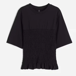 Smockad topp från H&M - Nu säljer vi vår sista jättefina smockade topp från H&M, toppen är helt ny och har till och med prislapp kvar! 