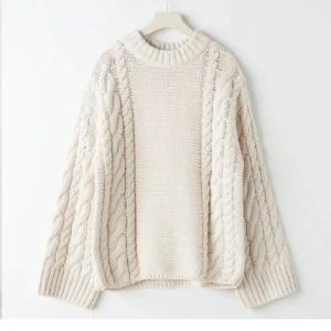 Stickad tröja  - Säljer denna super fina tröja som är slutsåld💕Ändast använd 2 gånger där av bra skick💕