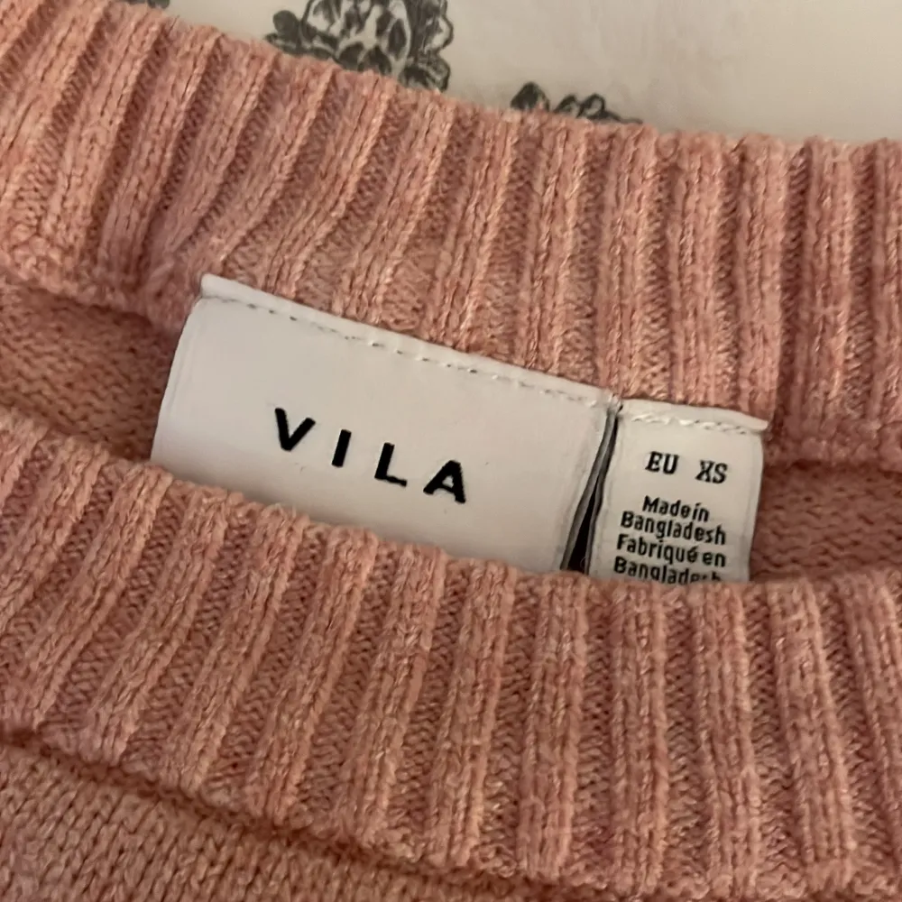 rosa/beige stickad tröja från vila, knappt använd då den inte passar mig storlek xs. Tröjor & Koftor.