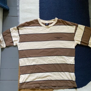 Sweet skateboards tröja - Fiint skick. Sweet skateboards tröja från Junkyard. Pris kan diskuteras. Skriv bara i dm om du har frågor 