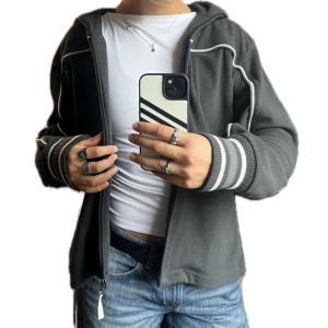 Fleece zip up - Zip up/jacka i fleece! Supermysig och cool🖤