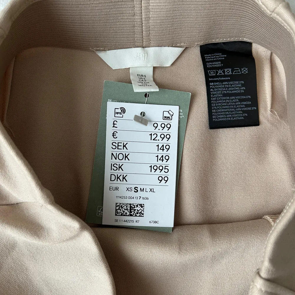 Kjol från H&M. Ny med tags, oanvänd. 🤎. Kjolar.