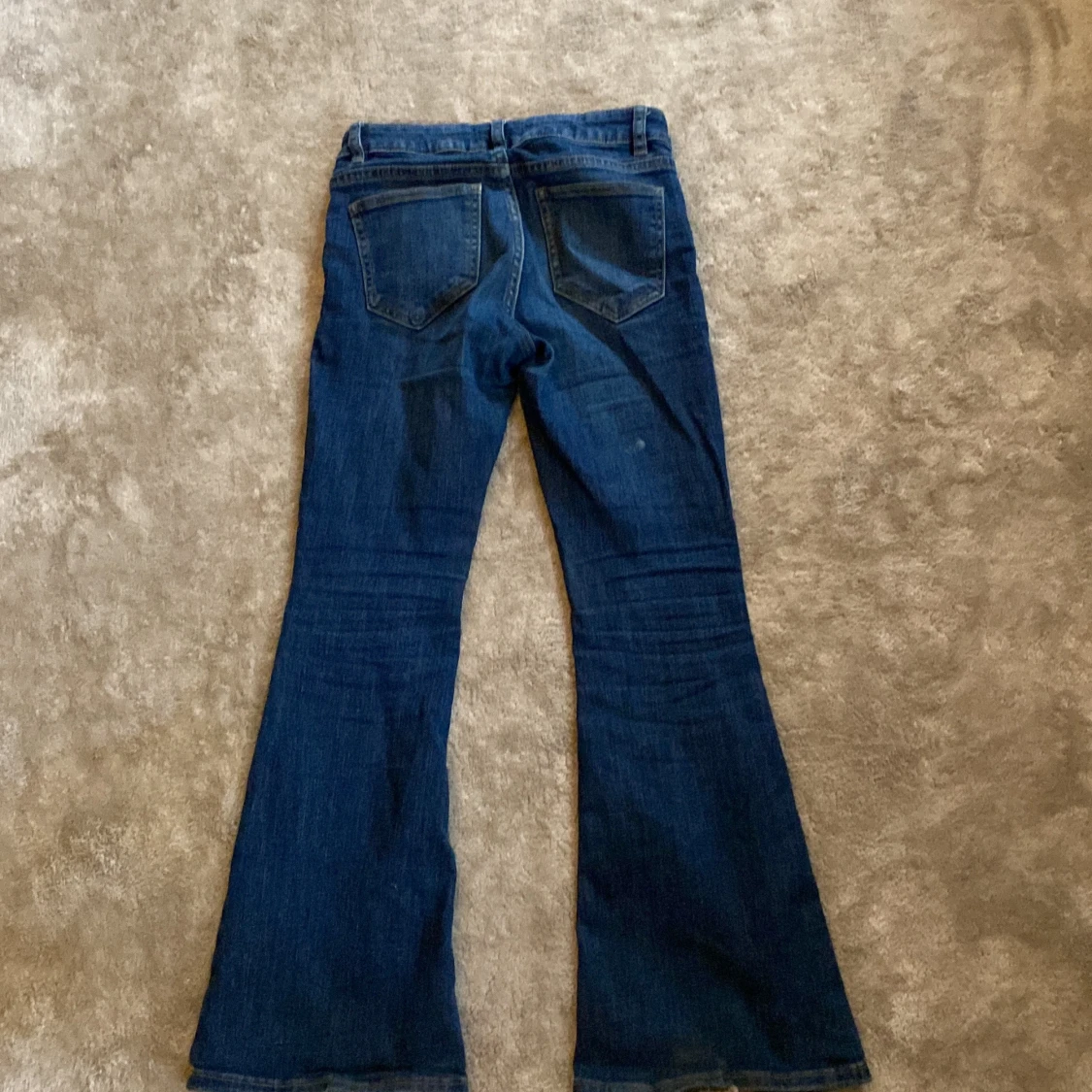 Blå bootcut jeans från Lindex - 91