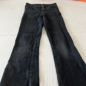 Svart jeans - Super snygg använda 7-8 gånger pra u storleken älskar dem har 2 till i olika fetter och storlekar Pasolini ett köp jag kommer göra om💗💗💗