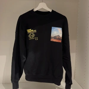 Snygg sweatshirt - 10/10 skick. Sitter lite baggy, S/M.