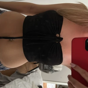 Topp - Jättefin topp som tyvärr aldrig kommit till användning, helt ny🩷 kan knytas på olika sätt