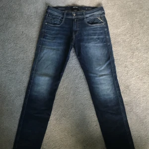 Replay jeans - Hej säljer ett par fina replay jeans som endast är använda en gång storleken är 30/30 och det är modellen hyperflex anbass som är riktigt snygga