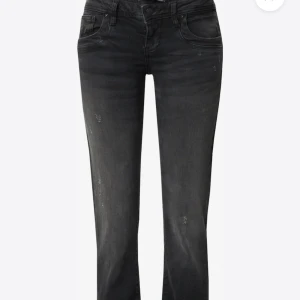 LTB JEANS - Jag säljer mina Ltb jeans pga att de är för små för mig💕De är i bra skick och är endast använda en gång🤩