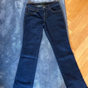 Lågmidjade jeans - Lågmidjade jeans från wrangler super bra kvalitet aldrig använt ❤️