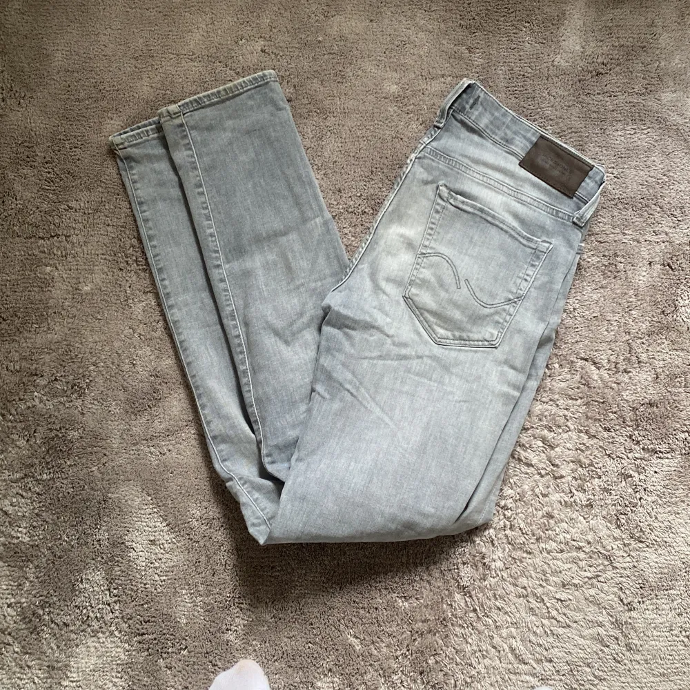 Säljer nu dessa sjukt snygga Jeans från Jack and jones - Intelligence i storlek 32/34 ,Skick 7/10, inga defekter. Pris: 199 kr, kan diskuteras vid snabb affär!. Jeans & Byxor.