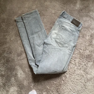 Jack and jones intelligence - Säljer nu dessa sjukt snygga Jeans från Jack and jones - Intelligence i storlek 32/34 ,Skick 7/10, inga defekter. Pris: 199 kr, kan diskuteras vid snabb affär!