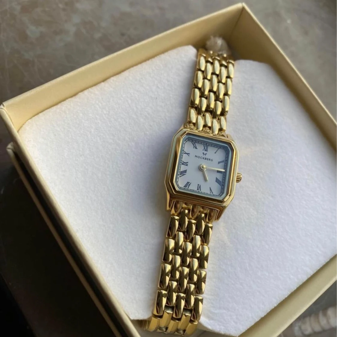 Guldfärgad klocka från Mockberg - 90