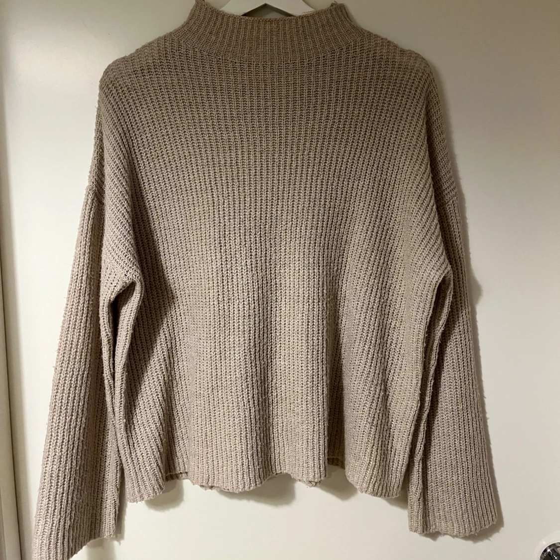 Beige stickad tröja från Vila