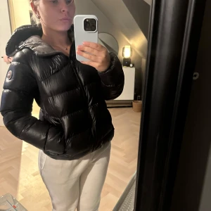 Colmar jacka dam - Snygg svart colmar jacka som tyvärr blivit sneppet för liten!😍