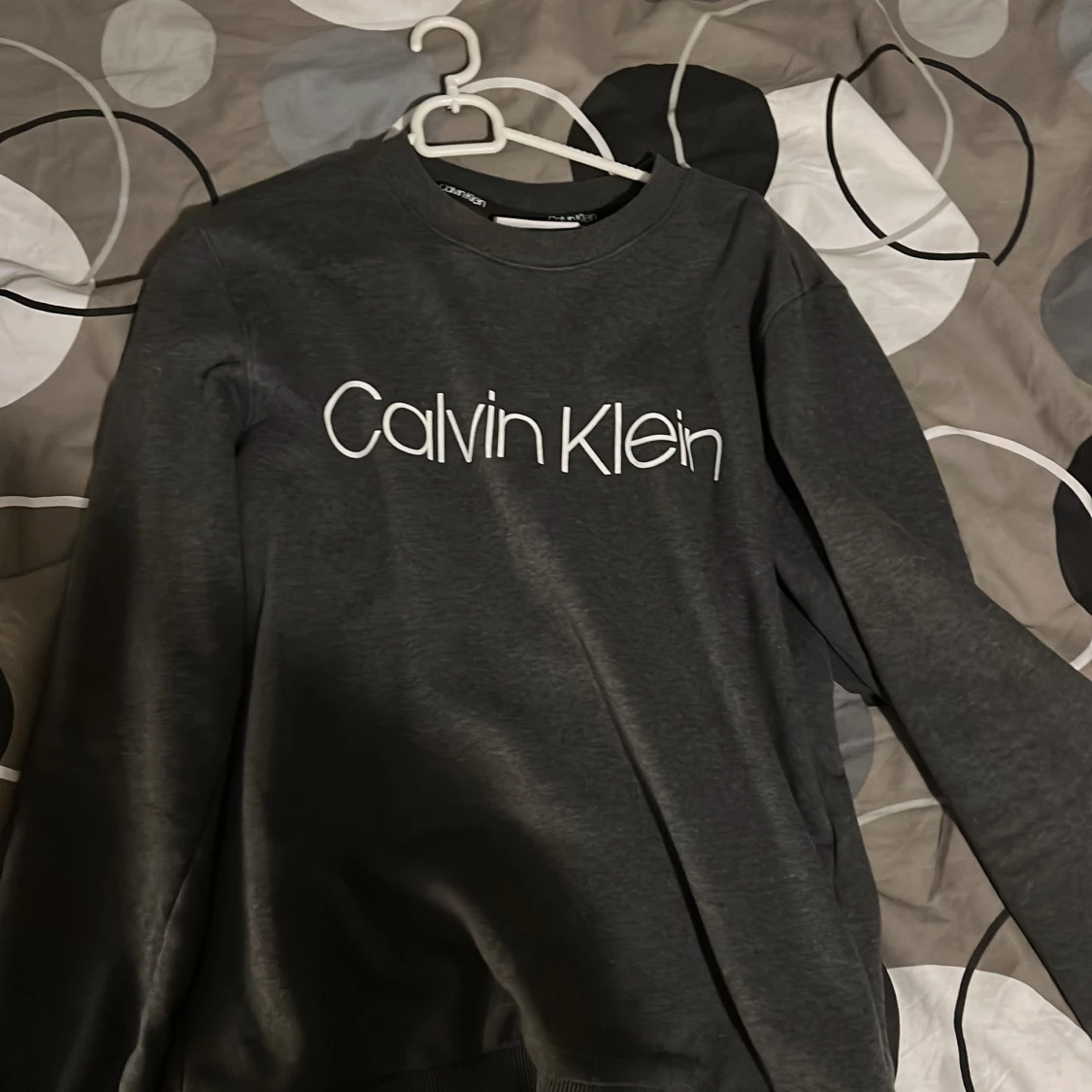 Grå sweatshirt från Calvin Klein