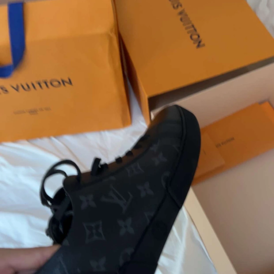 Svarta sneakers från Louis Vuitton - 92