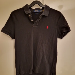 Ralph lauren piké  - Säljs pga storleken. Bra skick