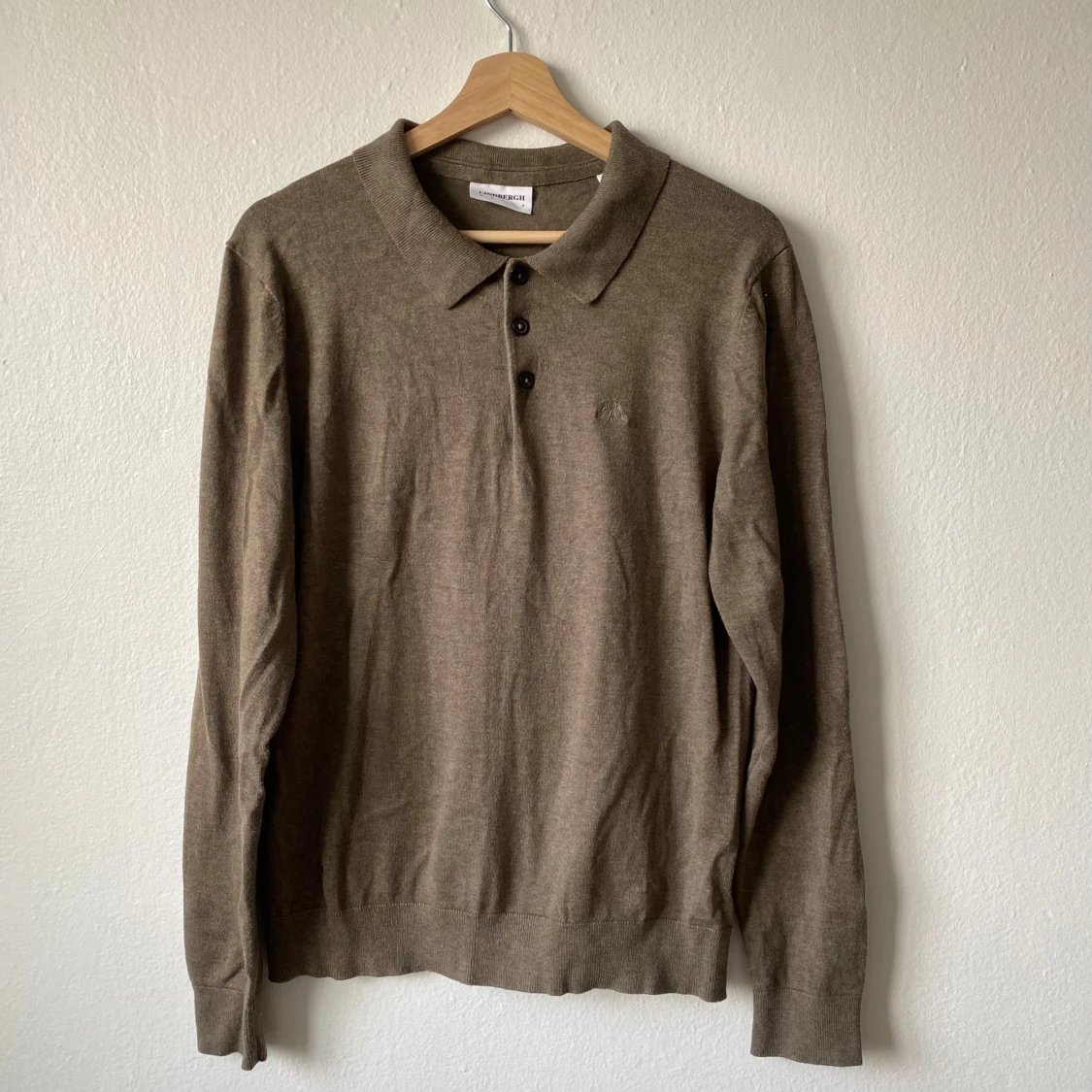 Brun pikétröja från Lindbergh