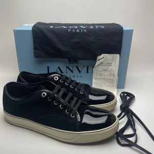 Lanvin skor  - Hej! Säljer nu dessa super snygga och populära lanvin skor. Skorna är köpta från nk. Allt og medföljer! Exeptionellt skick! Inga defekter alls. Hör av dig vid frågor