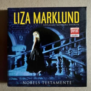 Nobels Testamente - Ljudbok av Liza Marklund, uppläst av Katarina Ewerlöf. Innehåller 11 CD-skivor med en speltid på 13,5 timmar. En spännande berättelse om journalisten Annika Bengtzon som dras in i ett morddrama under Nobelfesten.