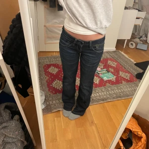Lågmidjade jeans - Super snygga jeans utan defekter!! Säljer då jag aldrig använder dom🥲
