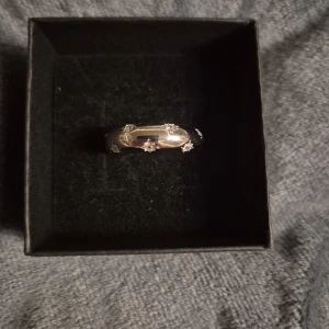 Stjärna ring silver  - GRATIS GÅVA MED VARGE ORDER!! Supertrendig stockholmsstil tjejer, ring silver. Vinter ring silver smycke. Gjord av stål, jag svarar och skickar alltid snabbt!