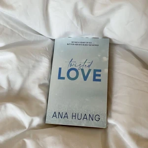 twisted love bok - en jättebra bok som säljs bara eftersom jag behöver pengar haha, priset kan diskuteras 💕