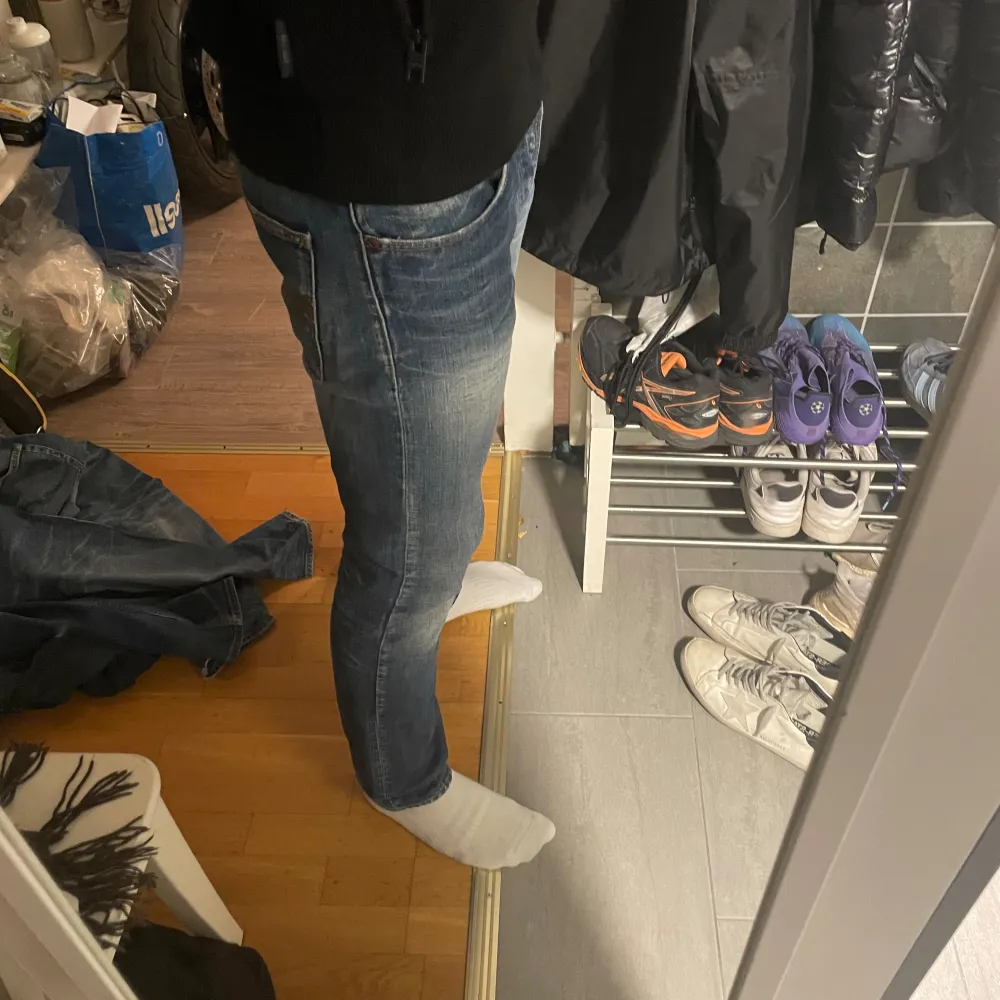 Hej säljer mina nudie jeans i storlek 31/32. Jeansen är i bra skick . Jeans & Byxor.