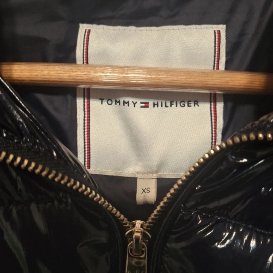 Mörkblå pufferjacka från Tommy Hilfiger - 92