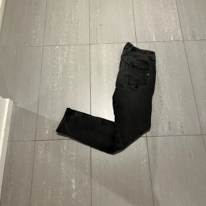 Replay Anbass Hyperflex Jeans  - Säljer nu dessa Replay Anbass hyperflex jeans, defekt mellan benen, skriv för fler bilder/frågor🙌🏼