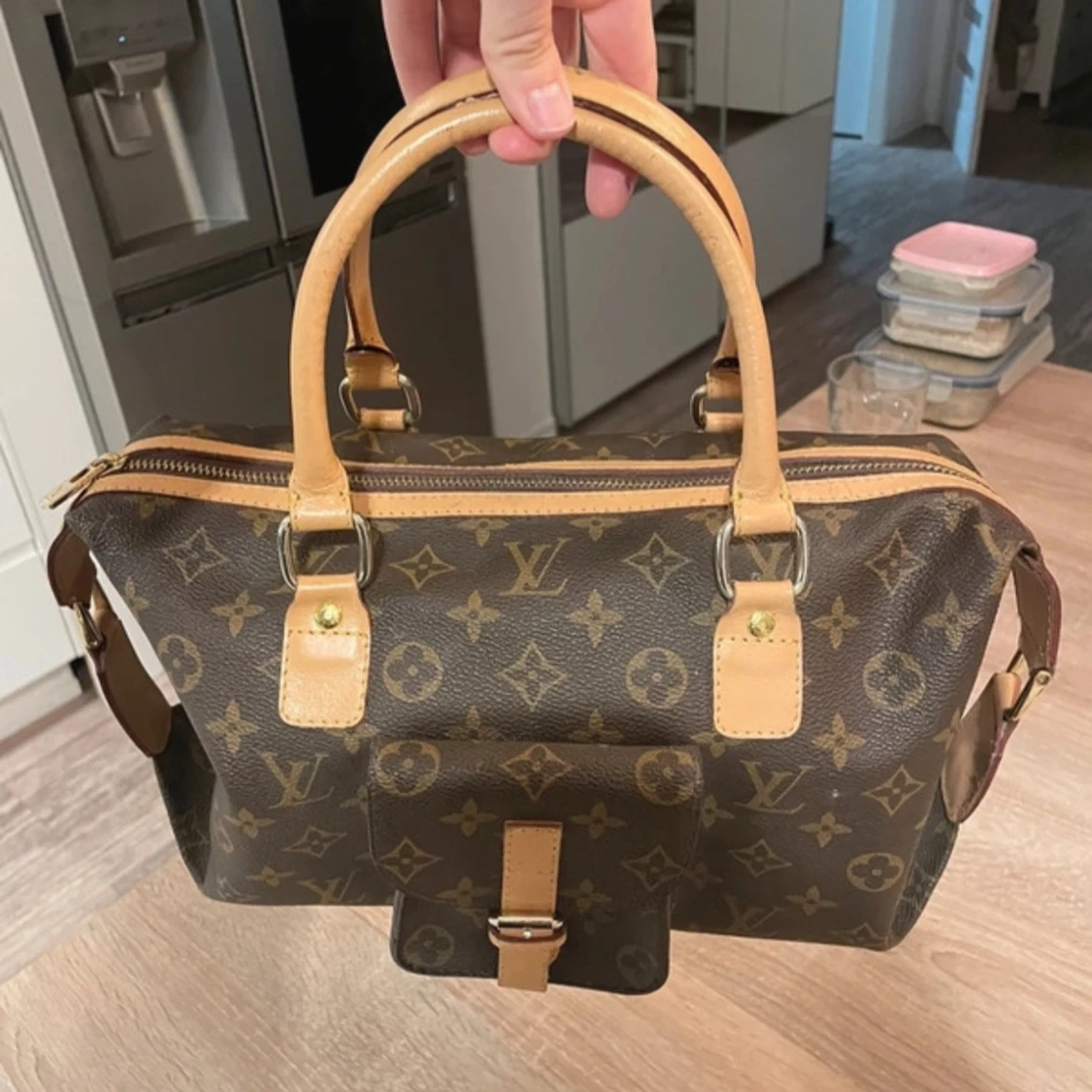 Brun handväska med monogram - 90