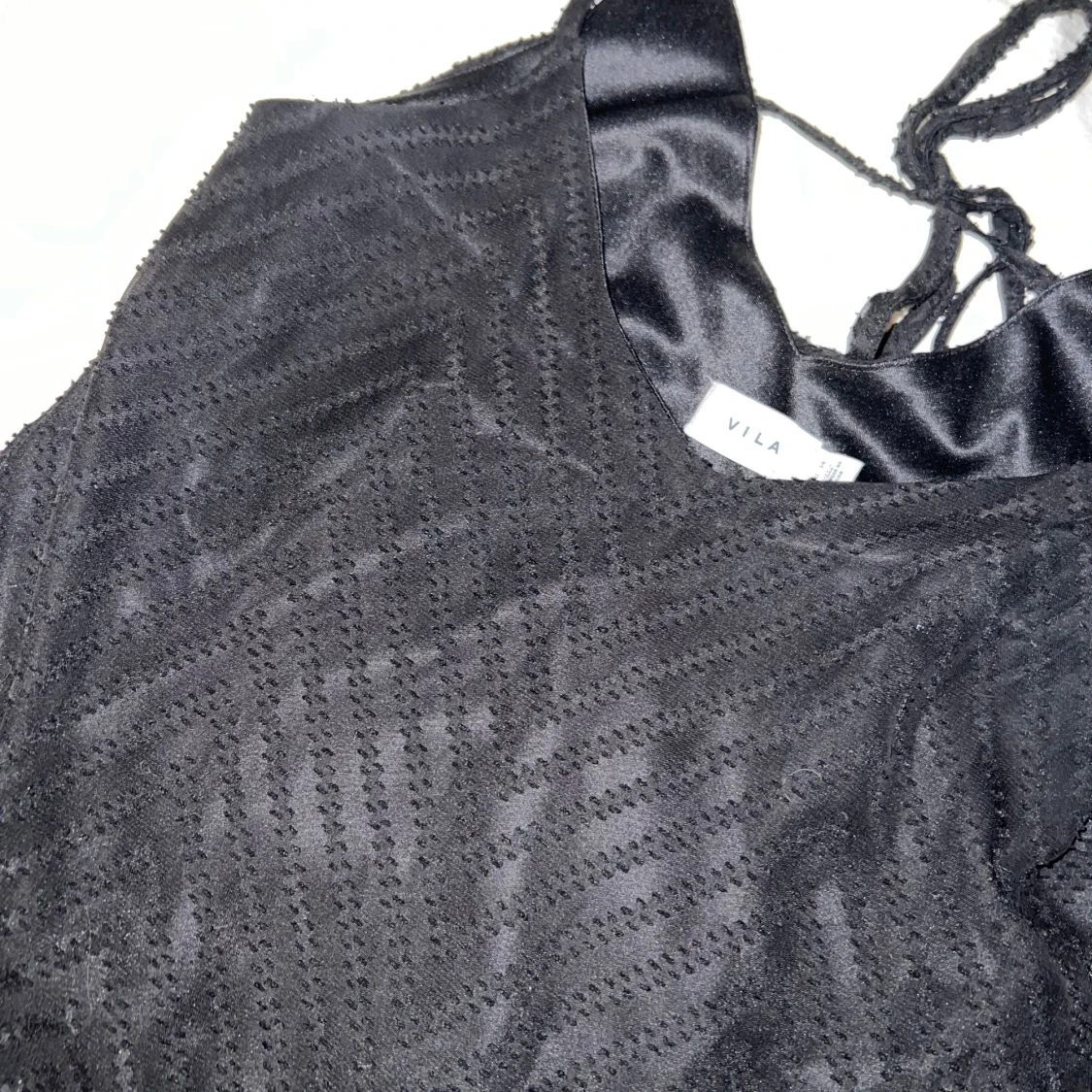 Svart spetslinne från Vila