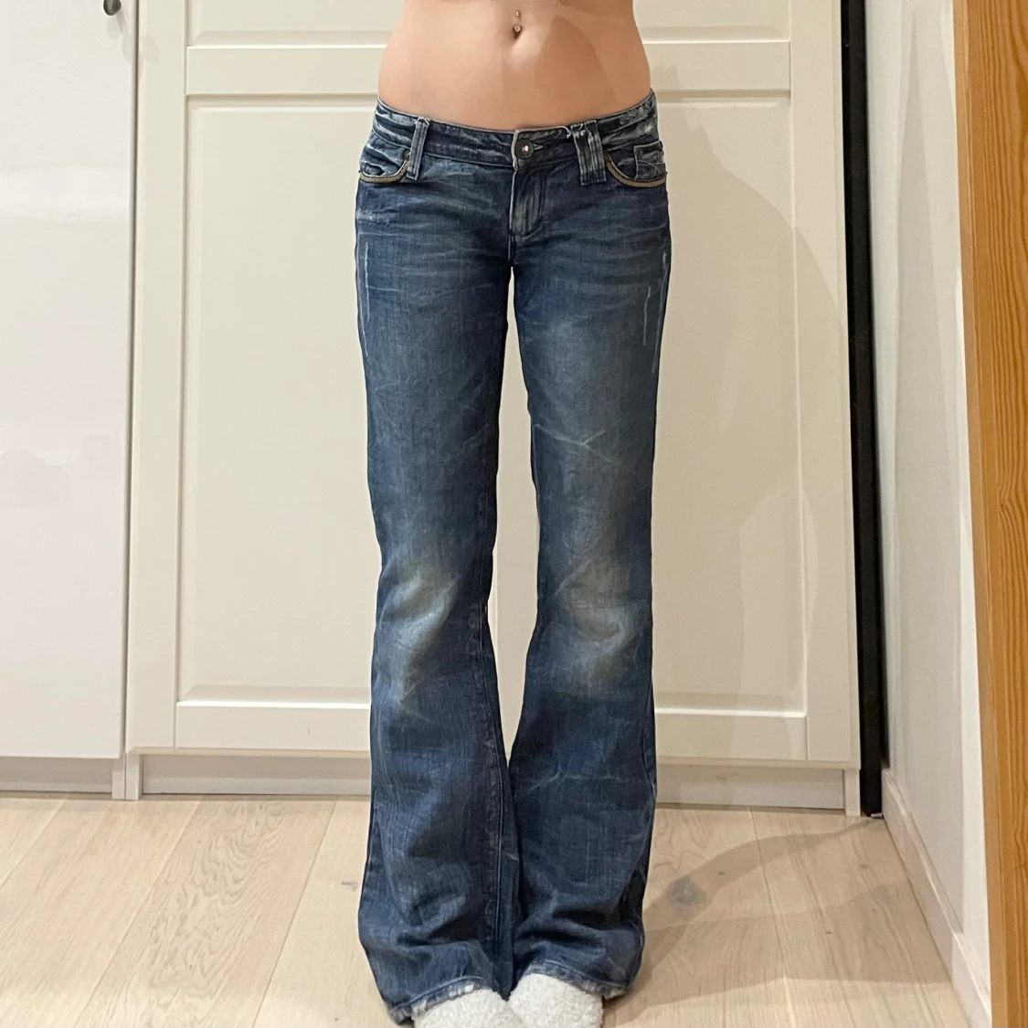 Lågmidjade bootcut jeans💕 - 90