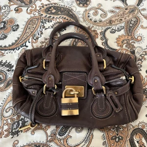 Chloe Paddington  - Säljer min chloe Paddington som jag köpt begagnad. Väskan kommer ej till användning därför säljer jag den. Pris kan diskuteras vid snabb affär