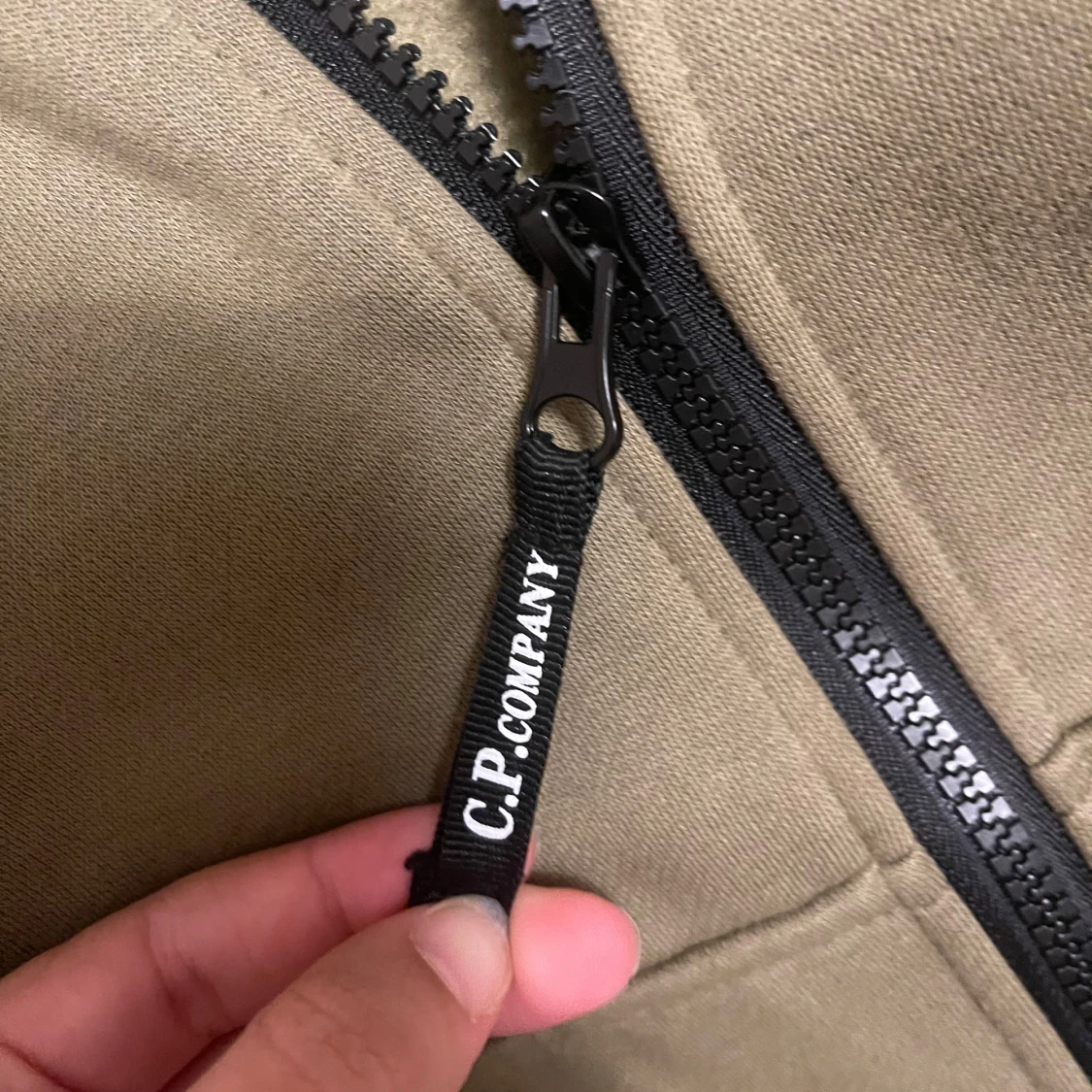 Olivgrön hoodie från C.P. Company - 93