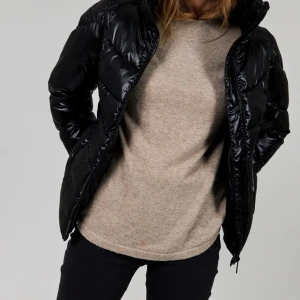 Jofama jacka  - Säljer denna jofama jackan då den inte kommer till mycket användning (pris kan diskuteras ❤️)passar mig som har strl xs-s