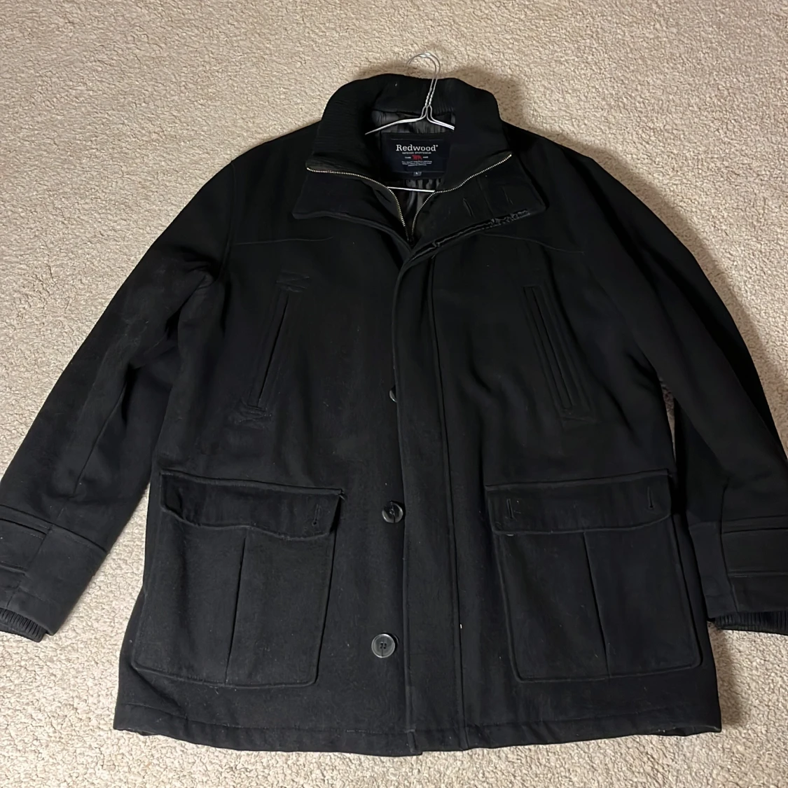 Svart rock från Redwood